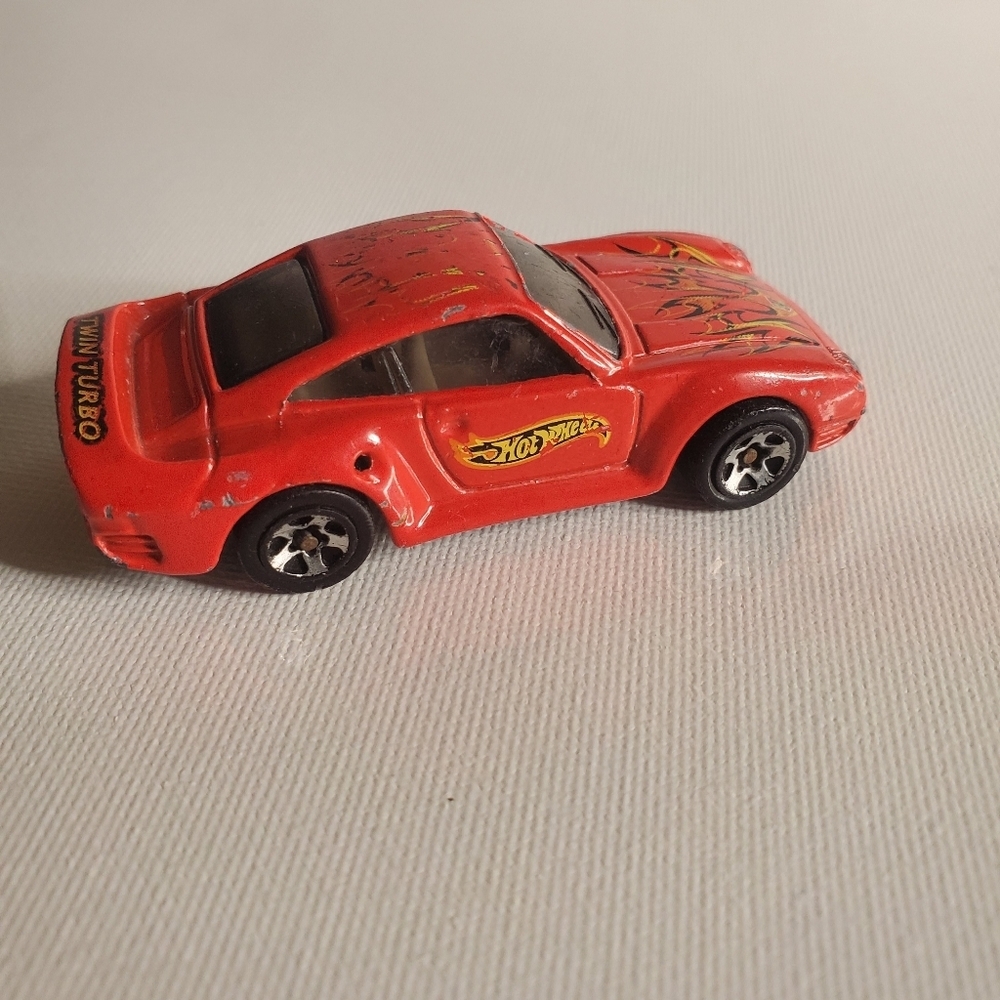 Vintage 1987- Porsche Twin Turbo Hot Wheel
